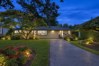 2161 FLORALYNN CRESCENT, North Vancouver BC V7J 2W3
