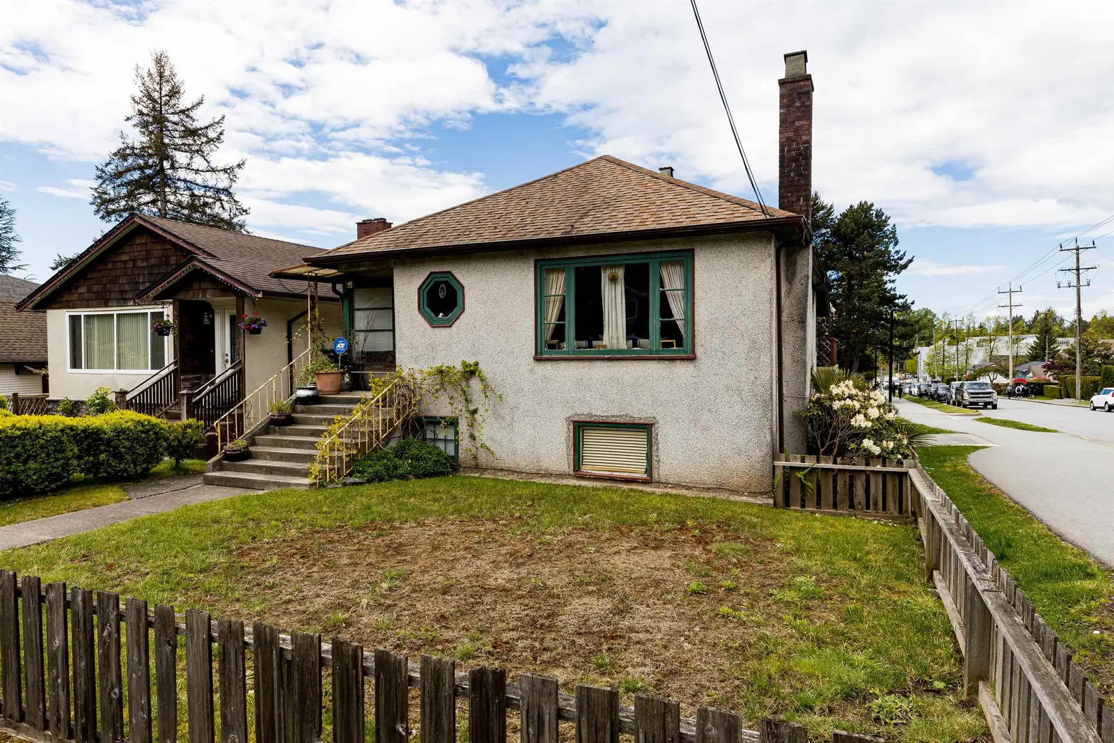 2057 MAHON AVENUE, North Vancouver BC V7M 2T6
