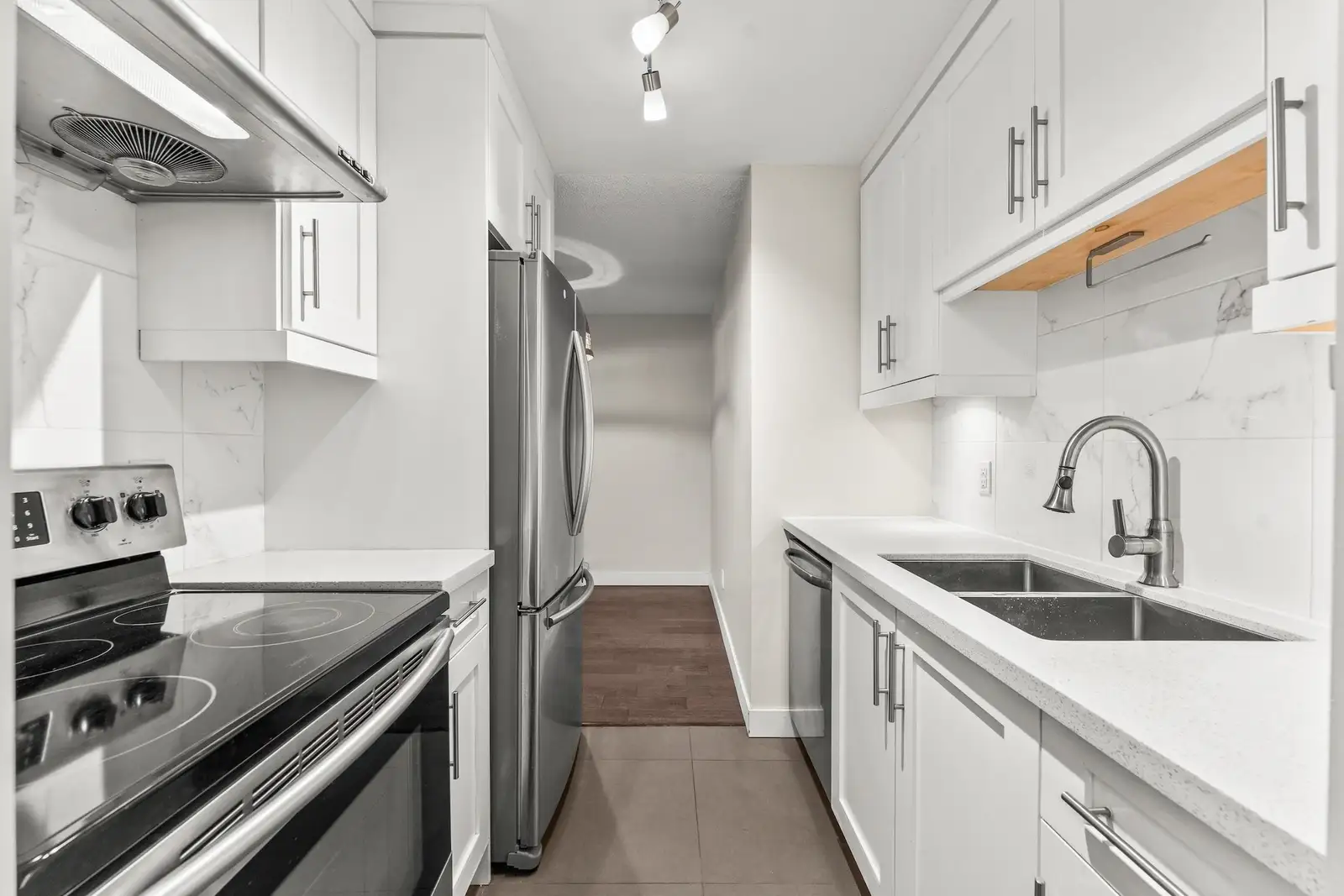 203 1611 E 3RD AVENUE, Vancouver BC V5N 1H1