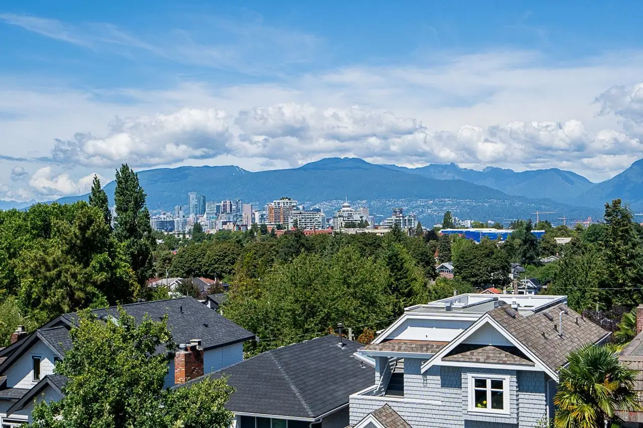 1 676 E 22ND AVENUE, Vancouver BC V5V 1V4
