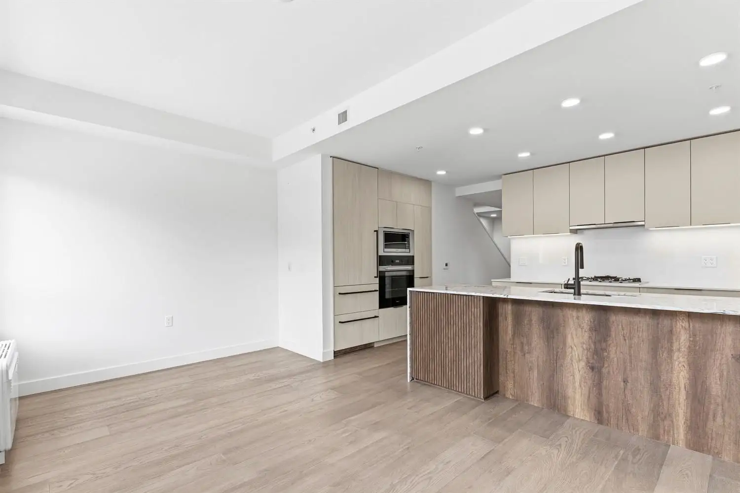 303 3590 W 39TH AVENUE, Vancouver BC V6N 3A5