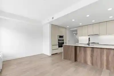 303 3590 W 39TH AVENUE, Vancouver BC V6N 3A5