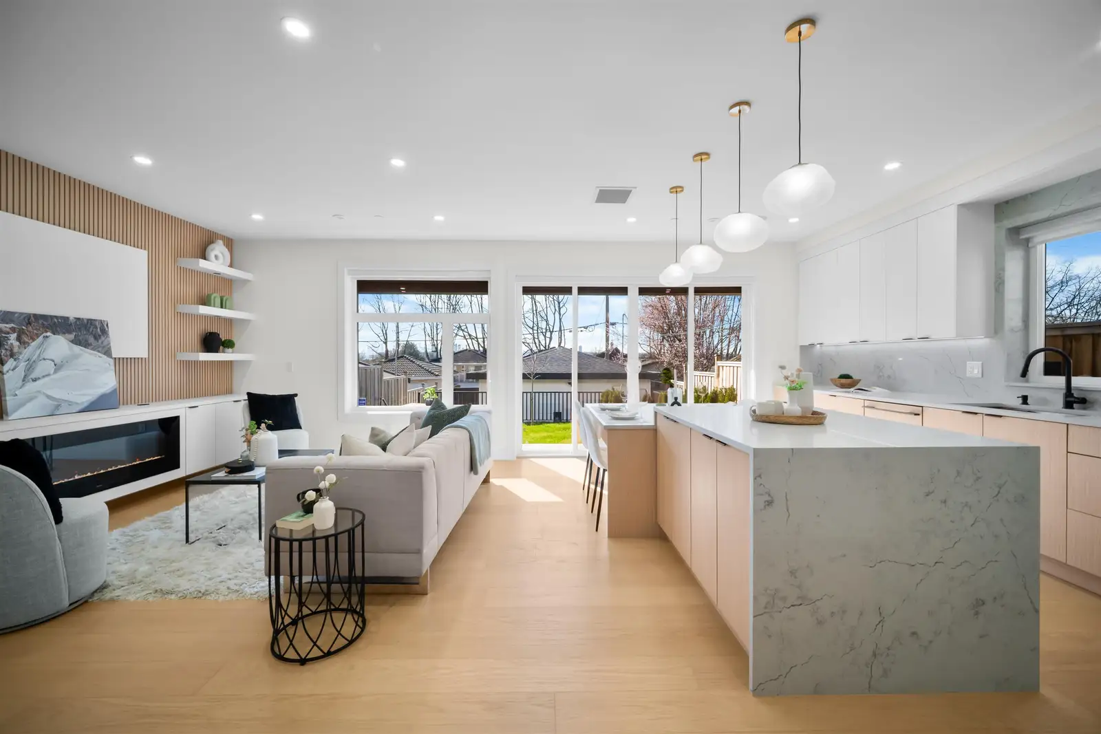 2 3576 E PENDER STREET, Vancouver BC V5K 2E3