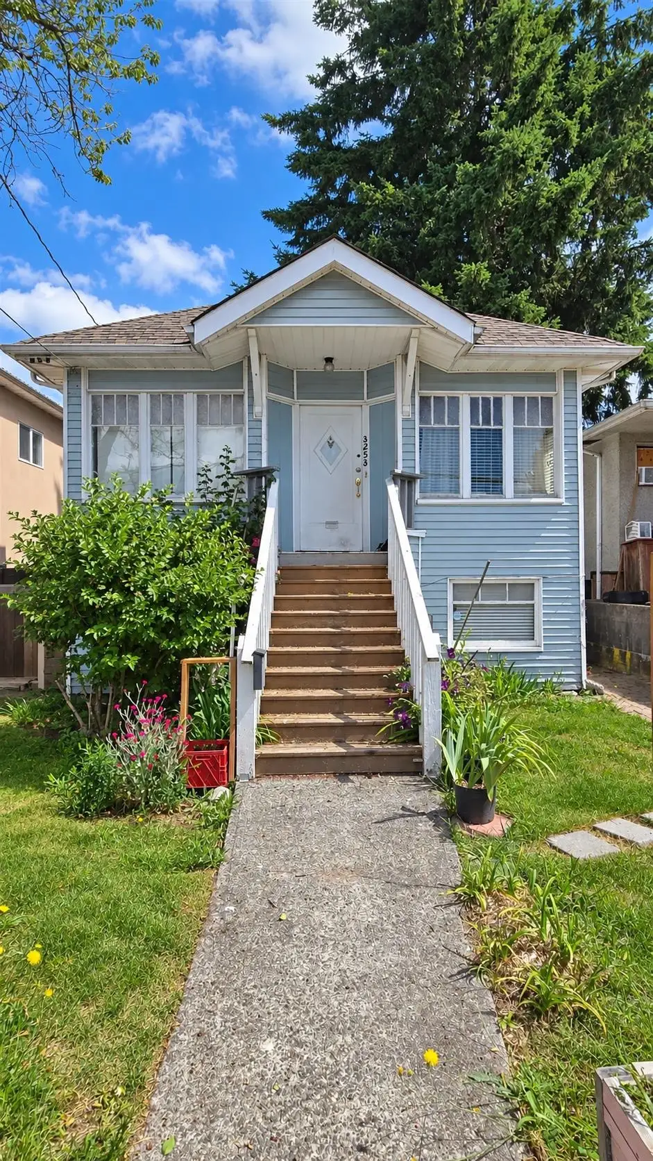 3253 SCHOOL AVENUE, Vancouver BC V5R 5N4
