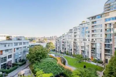 605 1228 MARINASIDE CRESCENT, Vancouver BC V6Z 2W4