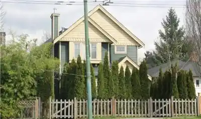 1949 E BROADWAY, Vancouver BC V5N 1W4