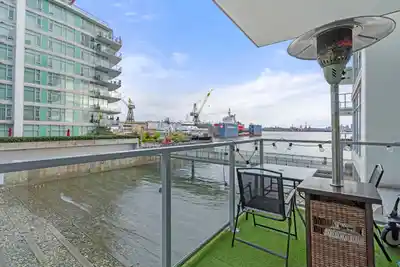 204 175 VICTORY SHIP WAY, North Vancouver BC V7L 0G1