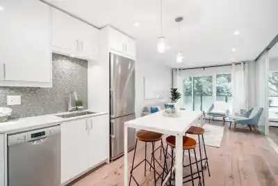 208 1425 CYPRESS STREET, Vancouver BC V6J 3L1