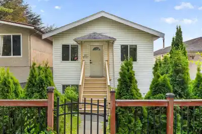 2316 NANAIMO STREET, Vancouver BC V5N 5E3
