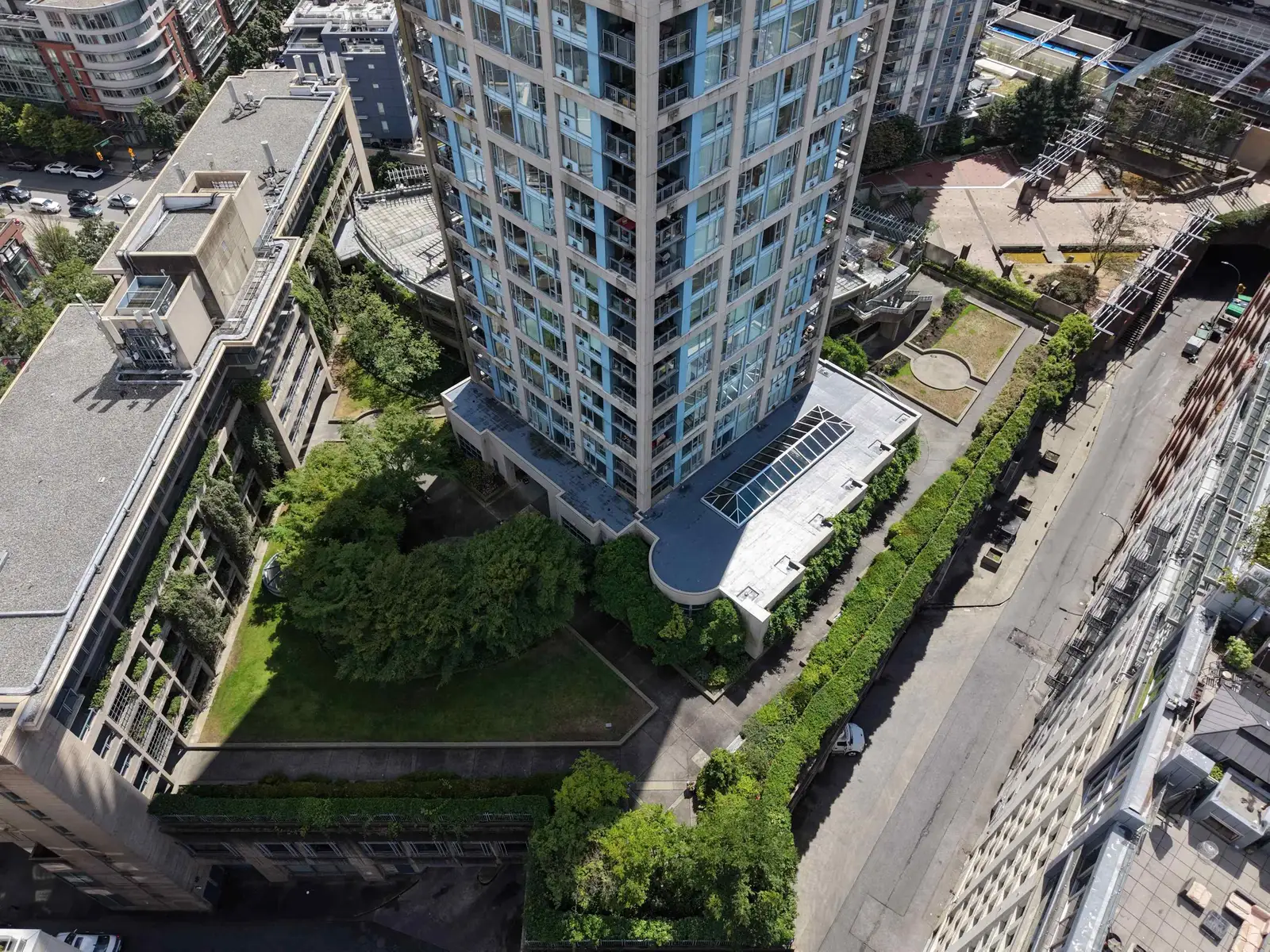 602 183 KEEFER PLACE, Vancouver BC V6B 6B9