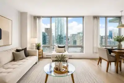 3304 1200 W GEORGIA STREET, Vancouver BC V6E 4R2