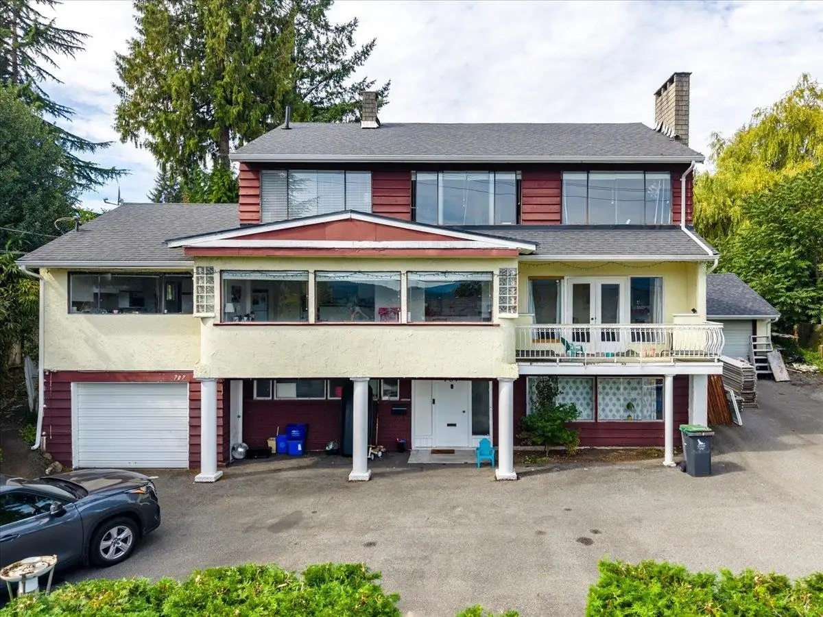 787 ROSLYN BOULEVARD, North Vancouver BC V7G 1P4