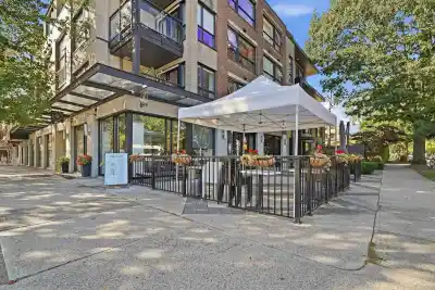 203 2481 WATERLOO STREET, Vancouver BC V6R 3H4