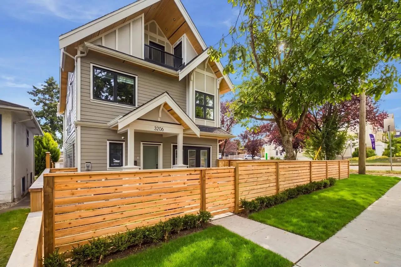 3206 E GEORGIA STREET, Vancouver BC V5K 2L3