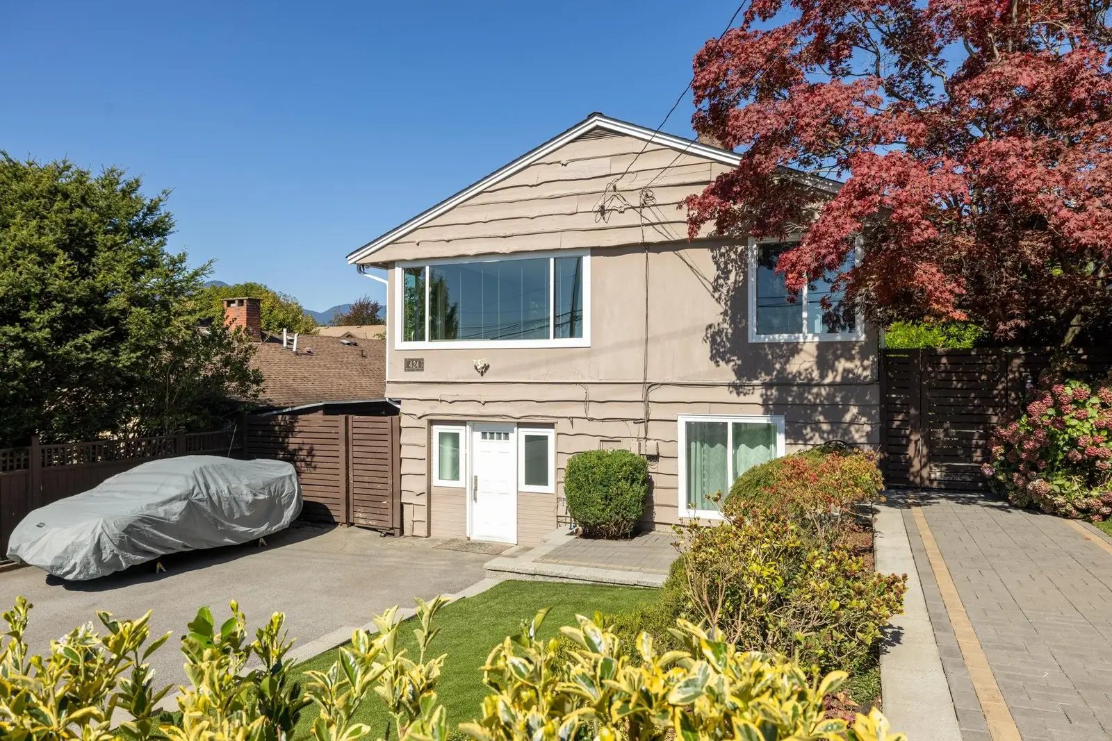 424 W QUEENS ROAD, North Vancouver BC V7N 2K7