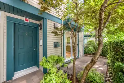 9 288 ST. DAVIDS AVENUE, North Vancouver BC V7L 4X2