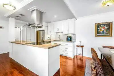 306 2020 FULLERTON AVENUE, North Vancouver BC V7P 3G3