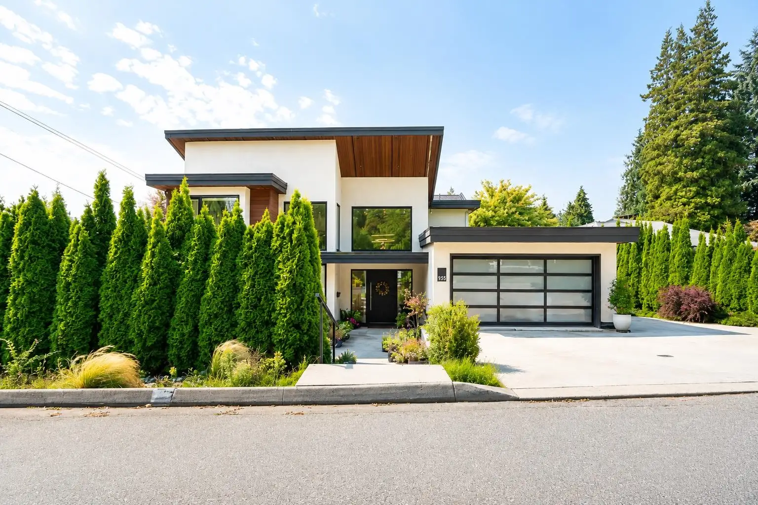 955 FOREST HILLS DRIVE, North Vancouver BC V7R 1N4