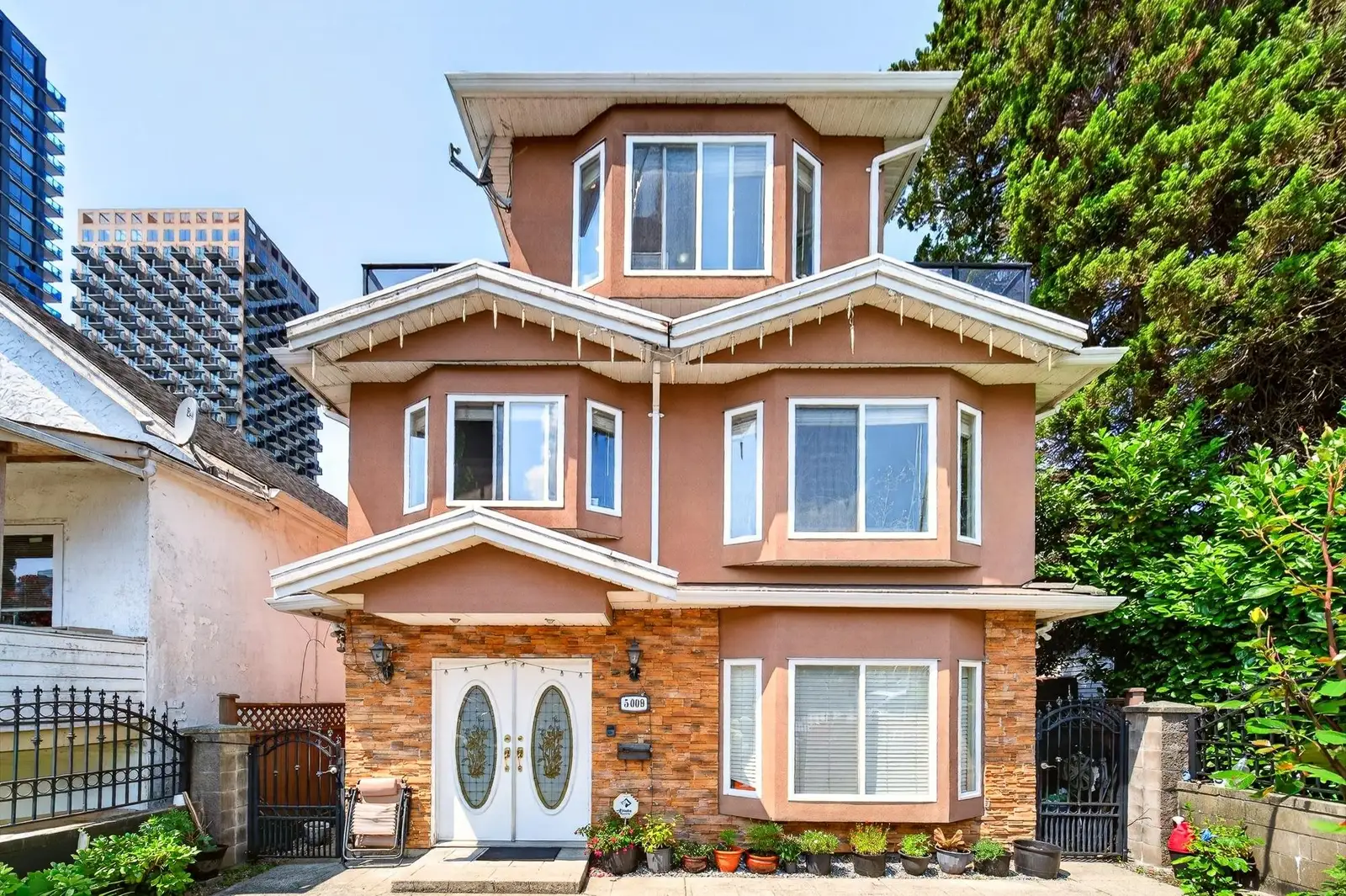 5009 PAYNE STREET, Vancouver BC V5R 4J5
