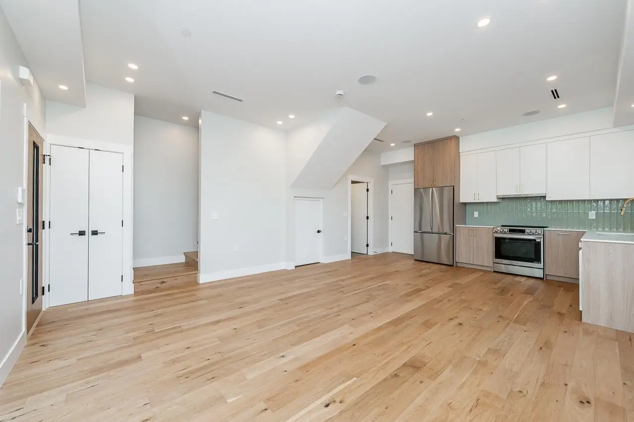 2 678 E 22ND AVENUE, Vancouver BC V5V 1V4