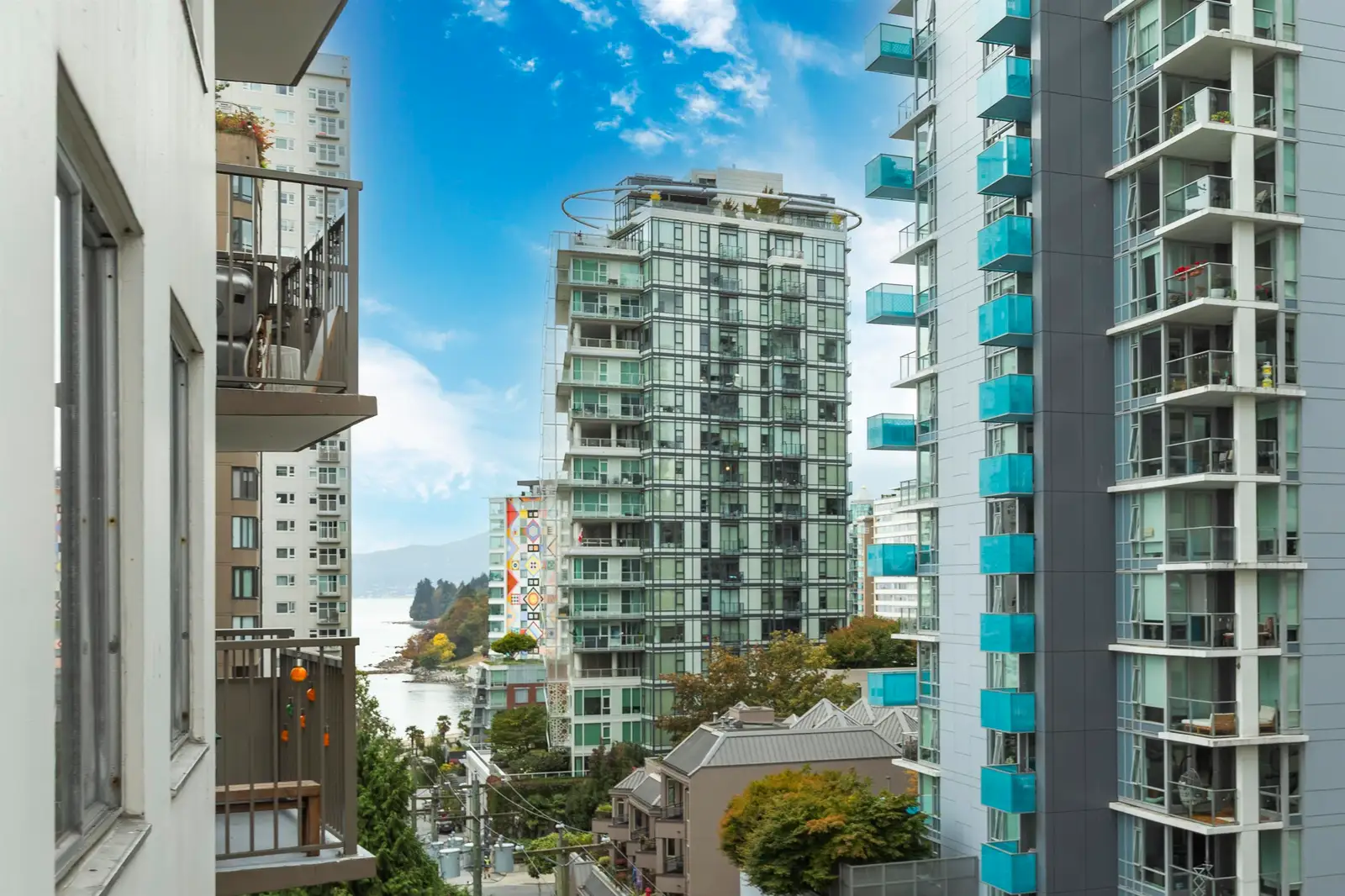705 1251 CARDERO STREET, Vancouver BC V6G 2H9
