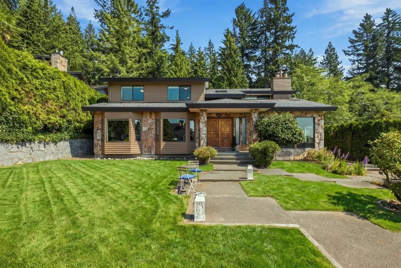 2008 BLAIRVIEW AVENUE, North Vancouver BC V7H 2N4