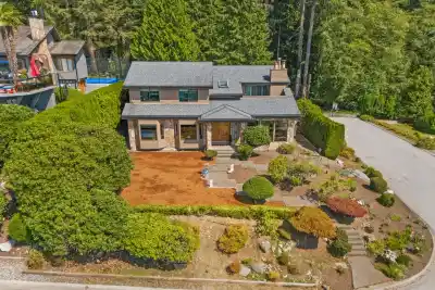 2008 BLAIRVIEW AVENUE, North Vancouver BC V7H 2N4