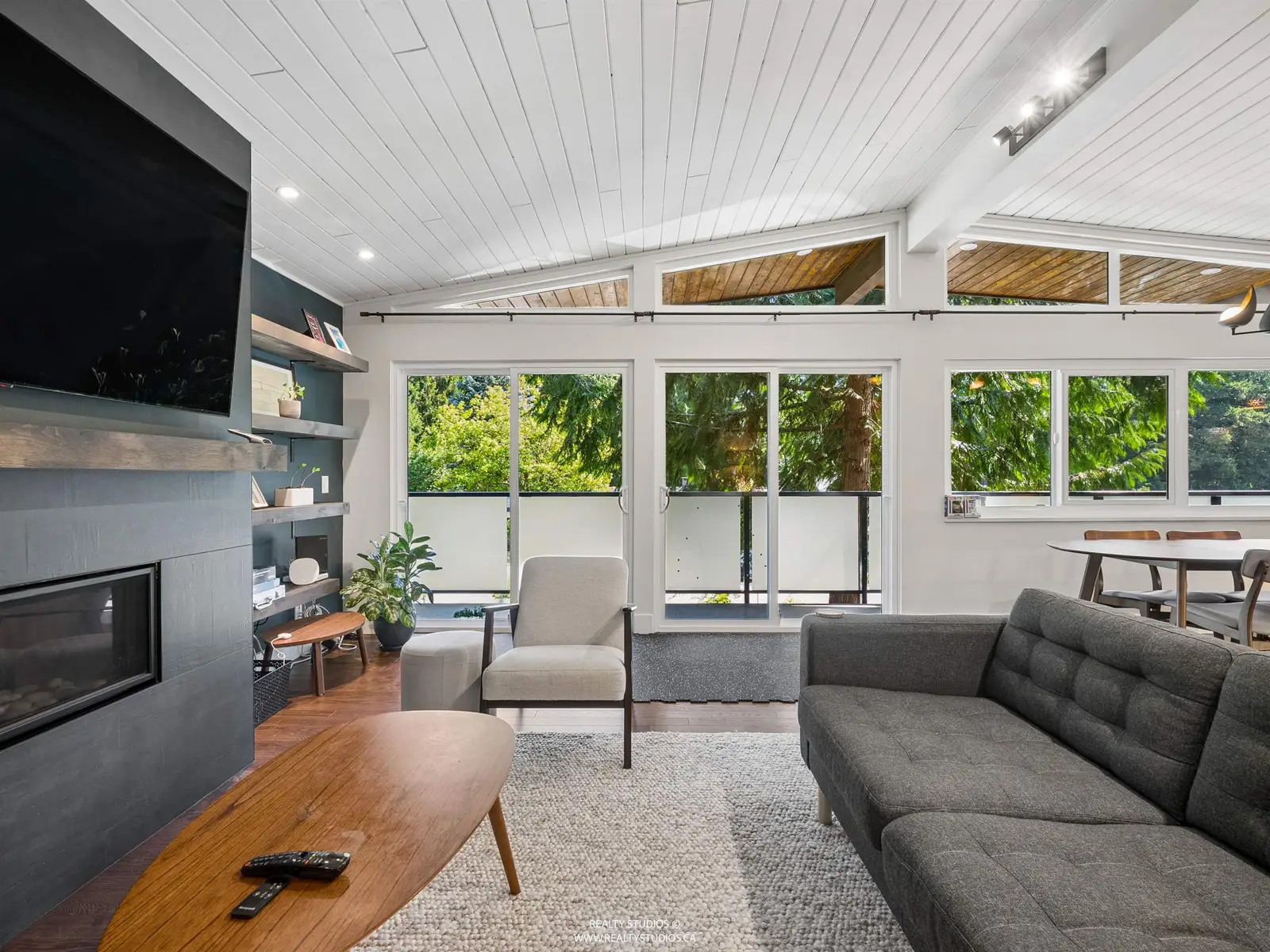 4651 HOSKINS ROAD, North Vancouver BC V7K 2R2
