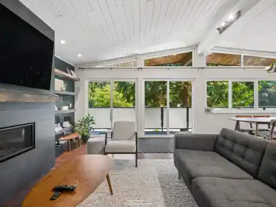 4651 HOSKINS ROAD, North Vancouver BC V7K 2R2
