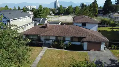 2435 E 38TH AVENUE, Vancouver BC V5R 2T8