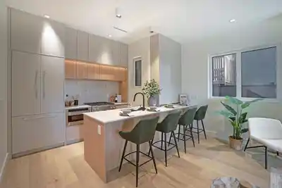 1 3315 W 10TH STREET, Vancouver BC V6R 2E5