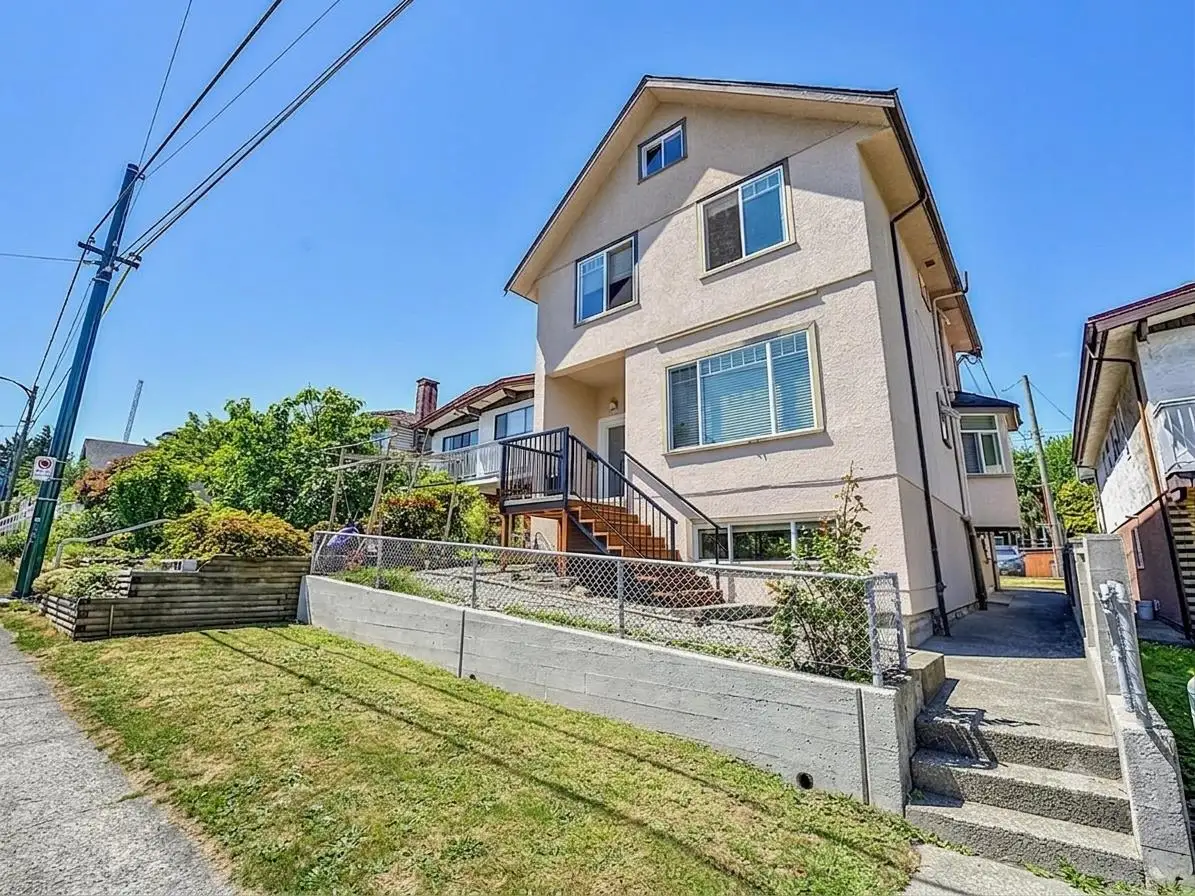 3807 VICTORIA DRIVE, Vancouver BC V5N 4M7