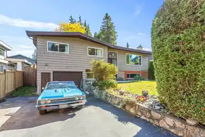 2370 MOUNTAIN HIGHWAY, North Vancouver BC V7J 2N3