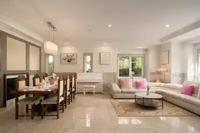 4103 W 11TH AVENUE, Vancouver BC V6R 2L5
