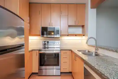 204 580 RAVEN WOODS DRIVE, North Vancouver BC V7G 2T2