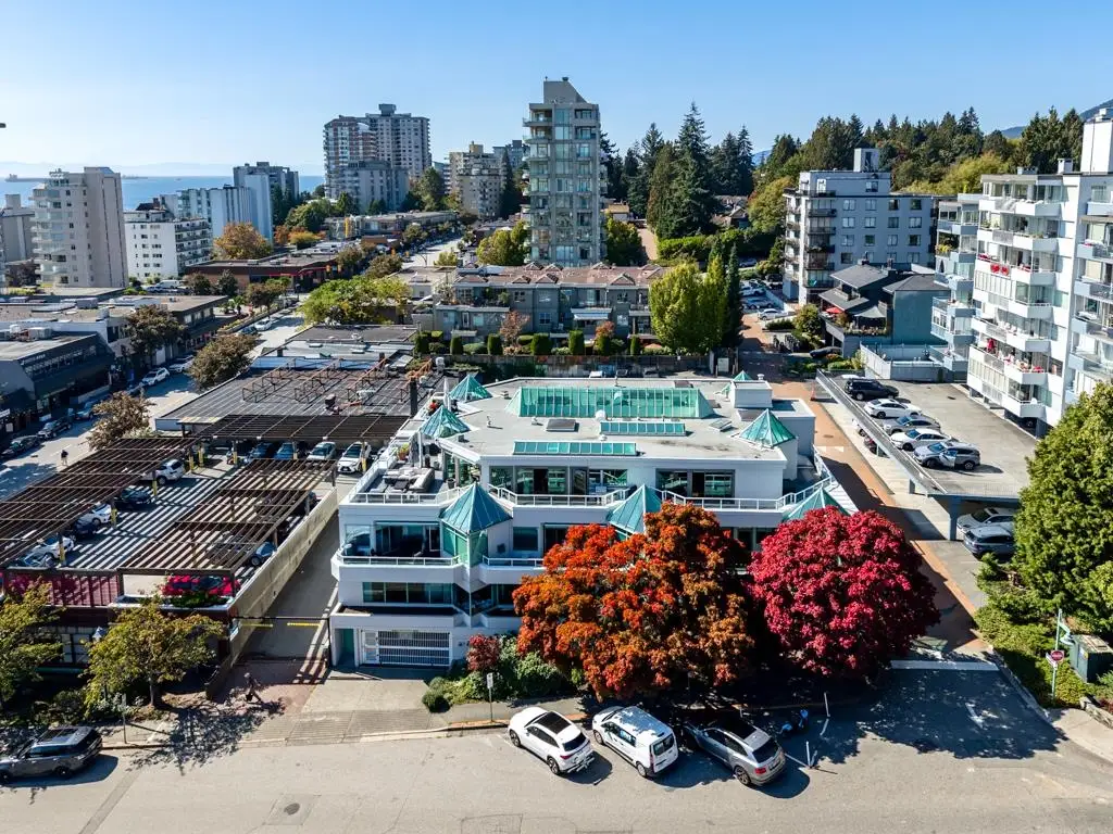 204 565 17 STREET, West Vancouver BC V7V 3S9