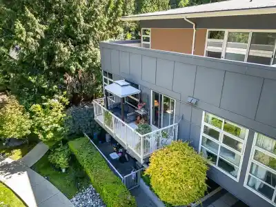 206 2832 CAPILANO ROAD, North Vancouver BC V7R 4H5