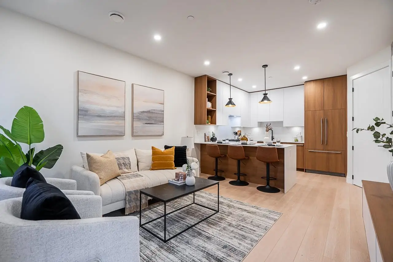4 3638 NORMANDY DRIVE, Vancouver BC V5M 2G3