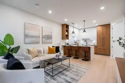 4 3638 NORMANDY DRIVE, Vancouver BC V5M 2G3