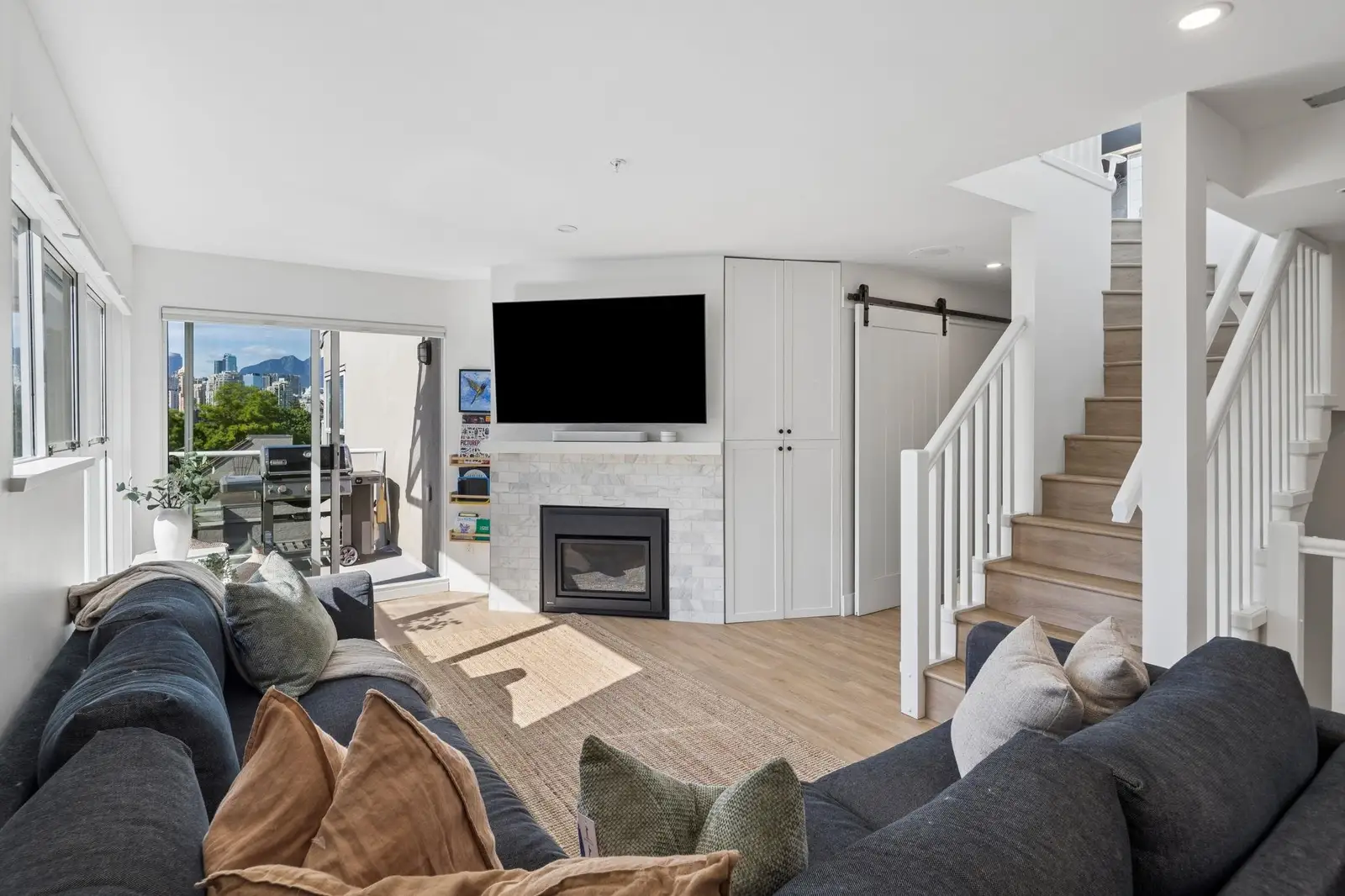 103 933 W 8TH AVENUE, Vancouver BC V5Z 1E4