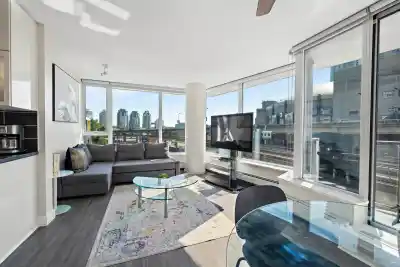 305 689 ABBOTT STREET, Vancouver BC V6B 0J2