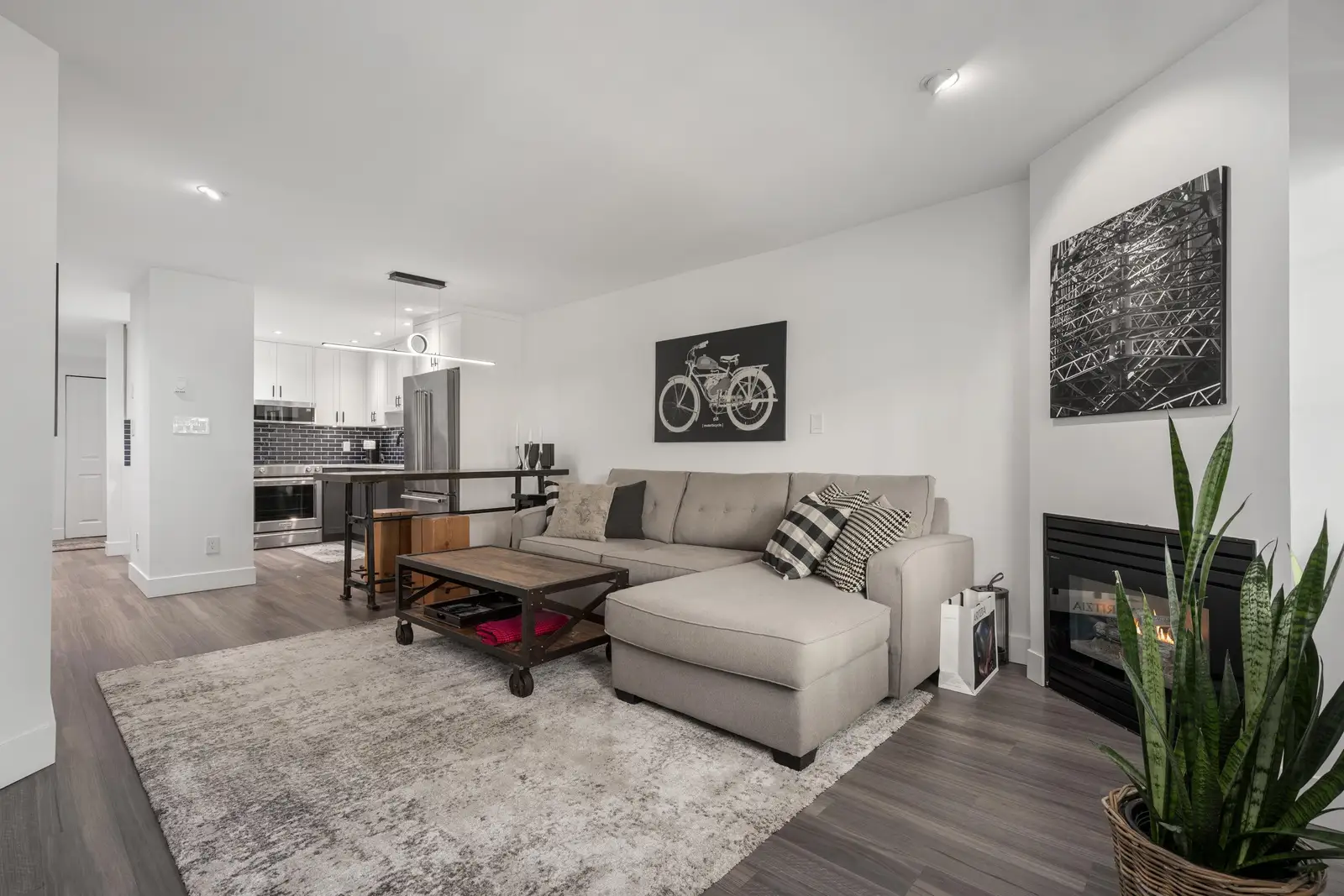203 825 W 15TH AVENUE, Vancouver BC V5Z 1R8