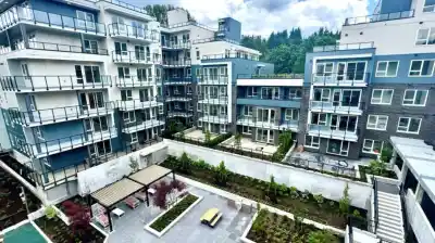 406 1100 CLARKE ROAD, Port Moody BC V3H 0N3