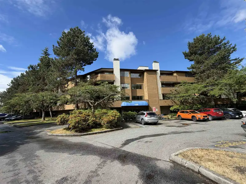 319 7295 MOFFATT ROAD, Richmond
