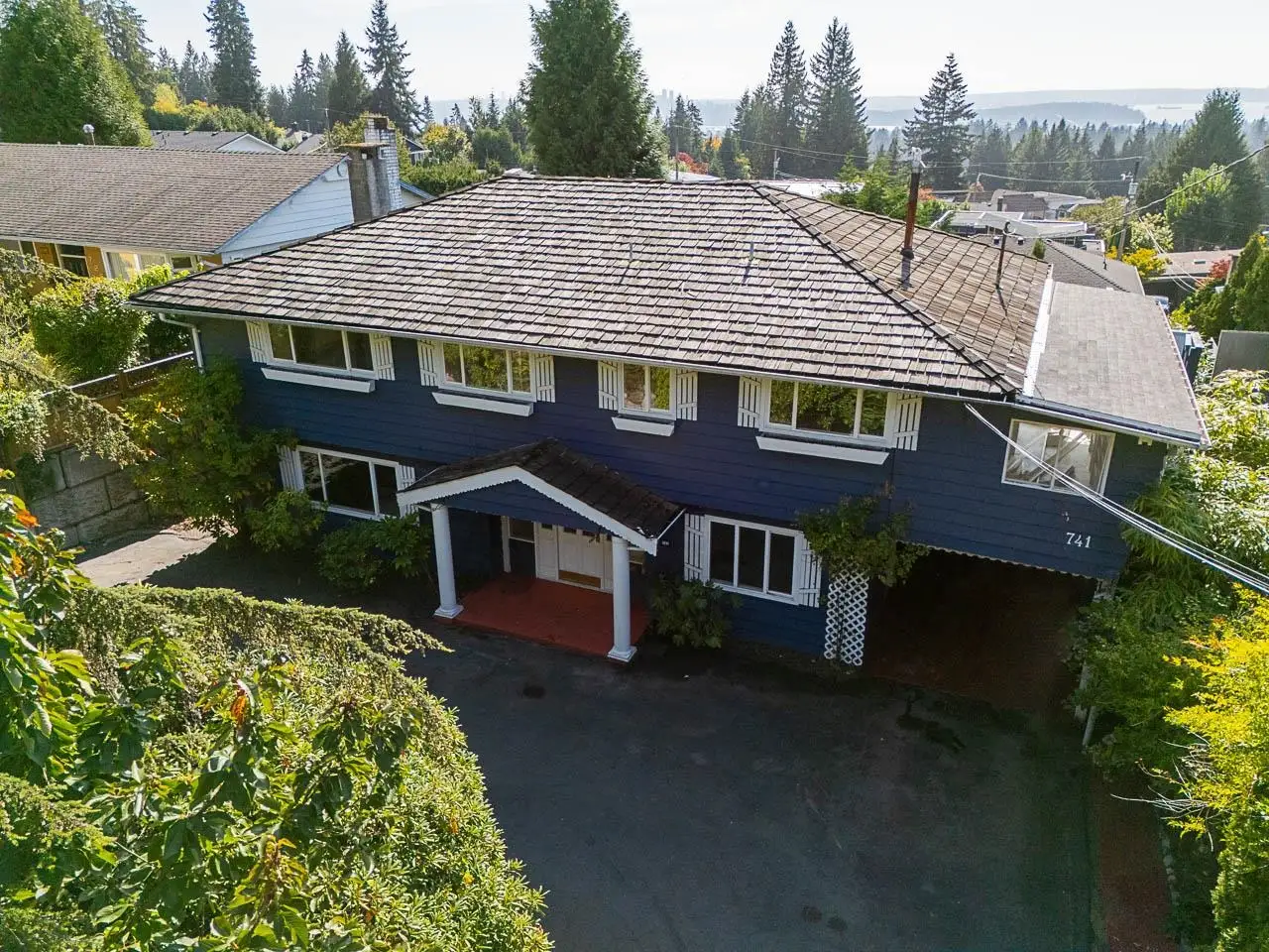 741 MONTROYAL BOULEVARD, North Vancouver BC V7R 2G4
