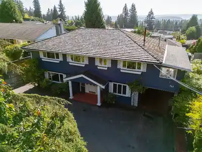 741 MONTROYAL BOULEVARD, North Vancouver BC V7R 2G4