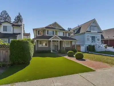 247 E 19TH STREET, North Vancouver BC V7L 2Z1