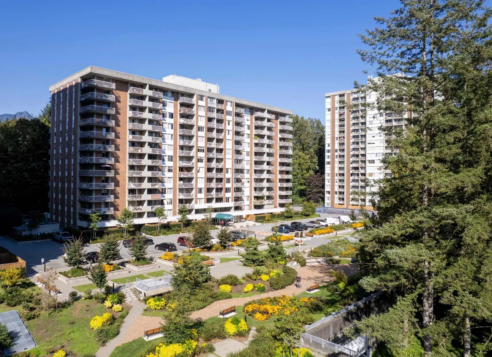 202 2012 FULLERTON AVENUE, North Vancouver BC V7P 3E3